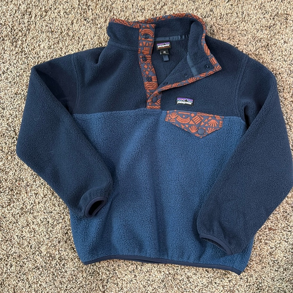 Patagonia Kids Navy and Dark Blue Fleece Pullover with Rust Accent XS (5-6)